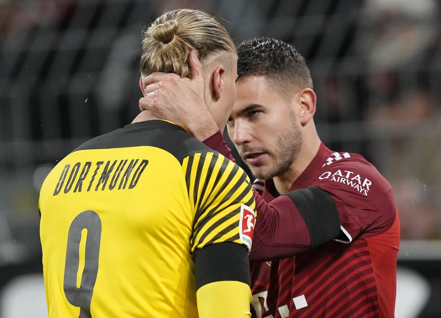 Dortmund&#039;s Erling Haaland, left, goes head to head with Bayern&#039;s Lucas Hernandez after a challenge during the German Bundesliga soccer match between Borussia Dortmund and Bayern Munich in Do ...