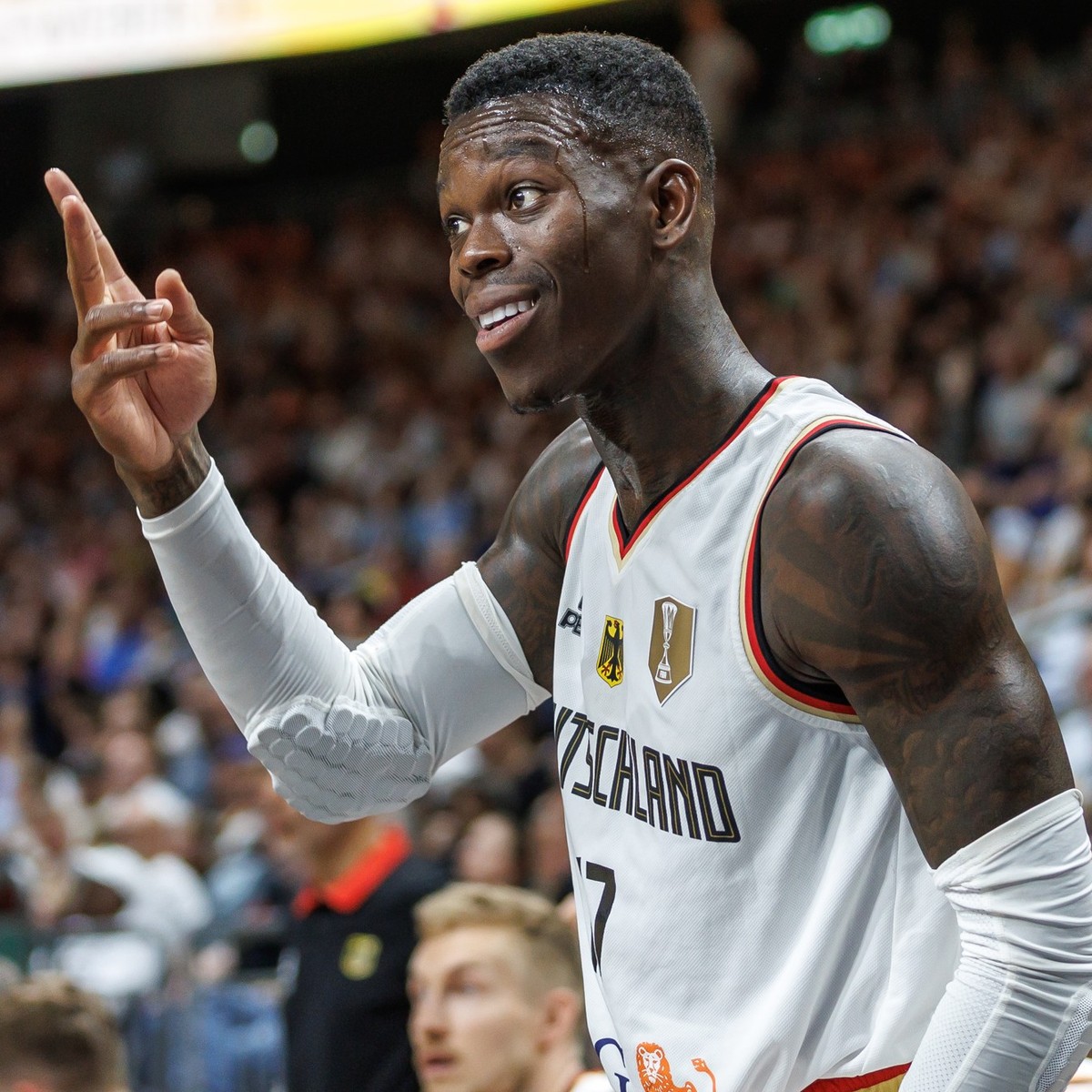 19.07.2024, Berlin: Basketball: Länderspiel, Deutschland - Japan, Uber Arena. Deutschlands Dennis Schröder gestikuliert. Foto: Andreas Gora/dpa +++ dpa-Bildfunk +++