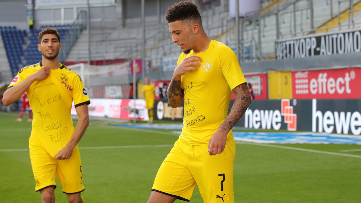 Fussball: 1. Bundesliga: Saison 19/20: 29. SC Paderborn - Borussia Dortmund, Jubel Jadon SANCHO, BVB nach Tor zum 0:2, T-Shirt mit Botschaft Justice , Gerechtigkeit f