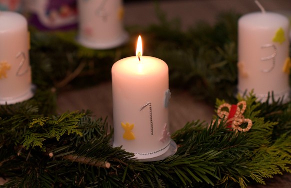 Dieses Jahr lieber ein paar mehr Kerzen für den Adventskranz besorgen!