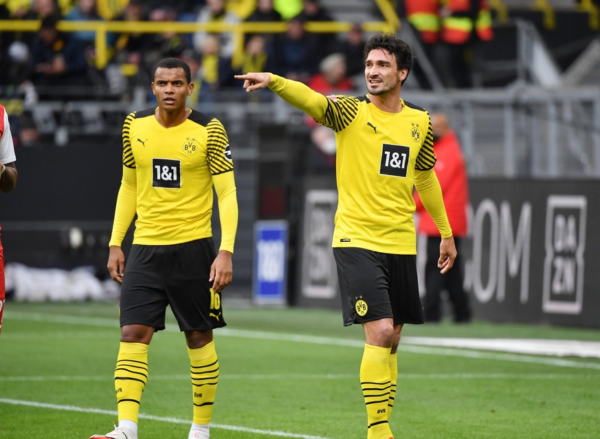 Manuel Akanji und Mats Hummels von Borussia Dortmund.
