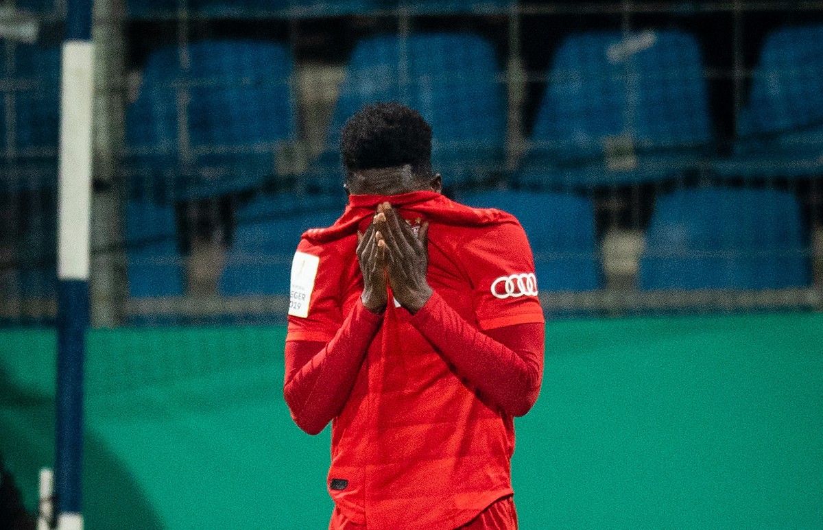 Unglücksrabe Alphonso Davies nach seinem Eigentor.