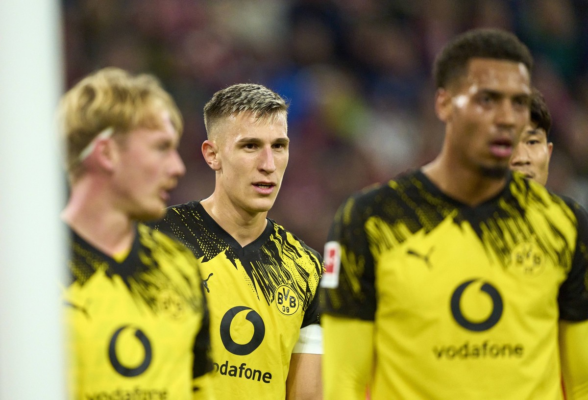 Nico Schlotterbeck of Dortmund in the match FC BAYERN M�NCHEN - BORUSSIA DORTMUND 2-1 on October 18, 2025 at Allianz Arena M�nchen, Germany. Season 2026/2026, 1.Bundesliga, FCB, matchday 7,