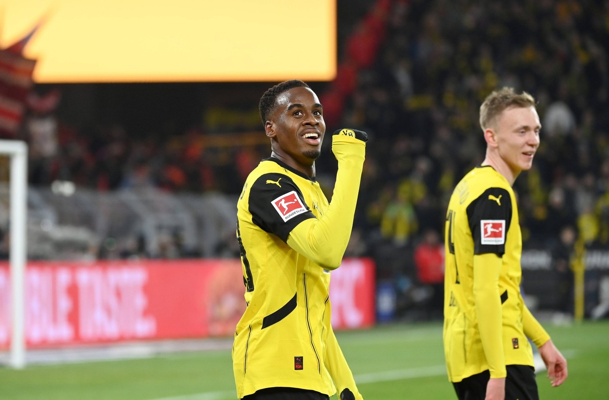 Jubel Jamie Gittens Borussia Dortmund 30.11.2024, Fussball 1. Bundesliga, 12. Spieltag, Saison 2024/2025 Borussia Dortmund - FC Bayern M