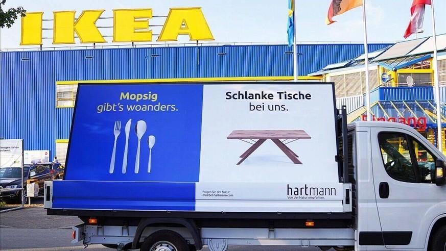 "Mopsig gibt's woanders. Schlanke Tische bei uns.": Hartmann teilt gegen Ikea aus.