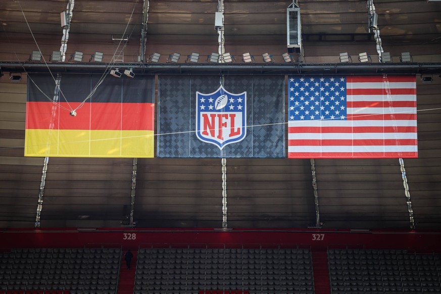 AMERICAN FOOTBALL - NFL, American Football Herren, USA Buccaneers vs Seahawks MUNICH,GERMANY,13.NOV.22 - AMERICAN FOOTBALL - NFL, National Football League, International Series, Tampa Bay Buccaneers v ...