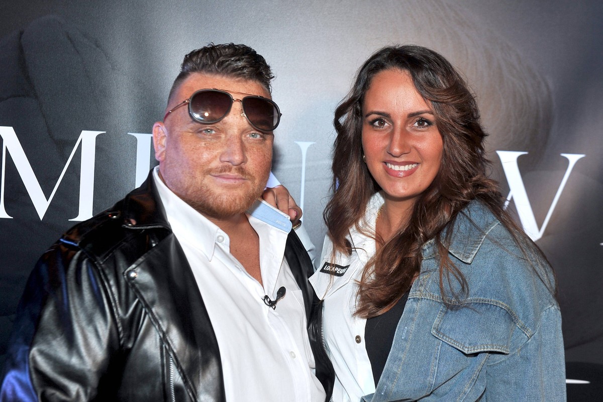 Menowin Fröhlich: In Ewikeit . Menowin Fröhlich mit seiner Frau Senay Ak anläßlich der Premiere seiner neuen Single In Ewikeit am 05.01.2023 im Mio Club Köln. 20230105MWI54101 *** Menowin Fröhlich In ...