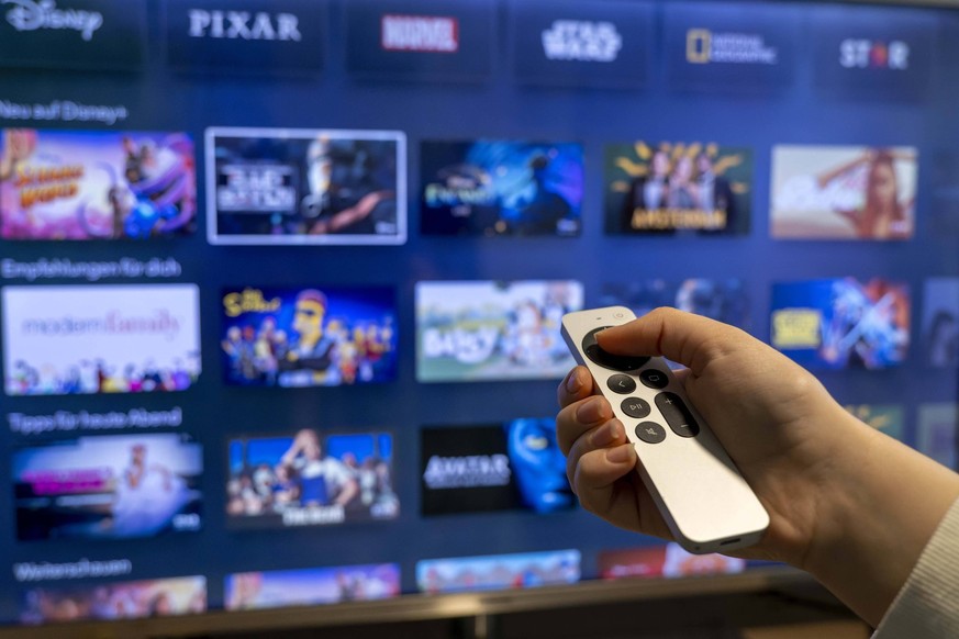 17.01.2023, Streamingdienste: Disney Plus auf dem Ferseher mittels Apple-TV. Filme wie AVATAR können damit via Internet geschaut werden. 17.01.2023, Streamingdienste 17.01.2023, Streamingdienste *** 1 ...