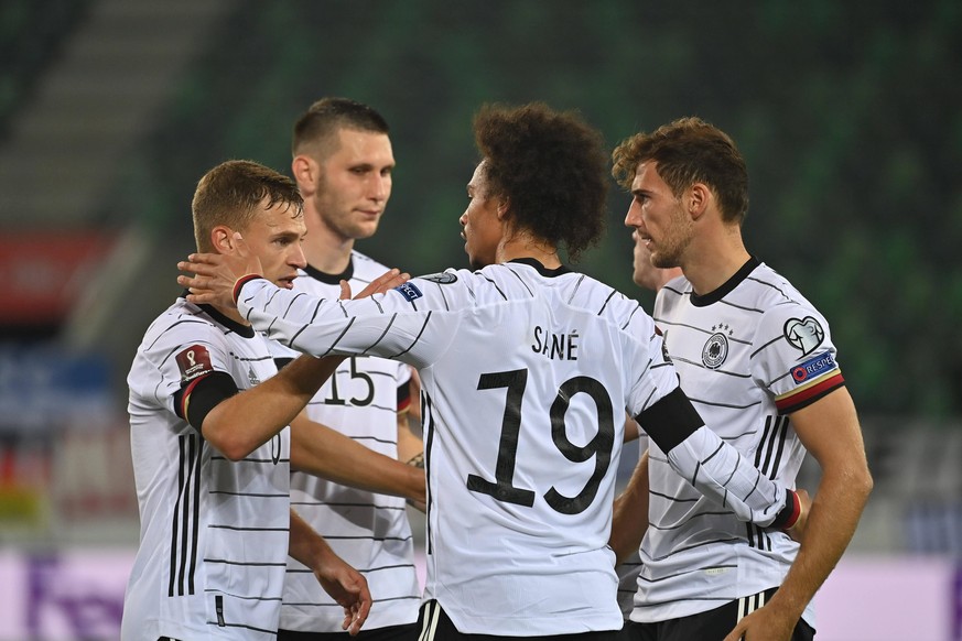 Torjubel um Leroy SANE GER nach Tor zum 0-2 mit Joshua KIMMICH GER, Niklas SUELE GER, Leon GORETZKA GER, Jubel,Freude,Begeisterung,Aktion Fussball Laenderspiel, WM Qualifikation Gruppe J Spieltag 4, L ...