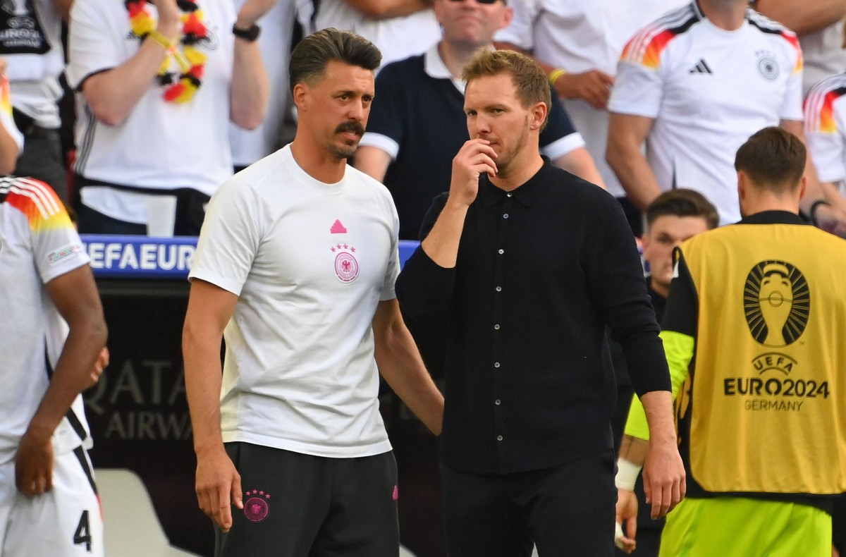 v.re:Bundestrainer Julian NAGELSMANN GER, Sandro WAGNER Co Trainer GER. Viertelfinale Spanien ESP - Deutschland GER 2-1 n.V am 05.07.2024,Stuttgart Arena, Fussball UEFA EURO, EM, Europameisterschaft,F ...