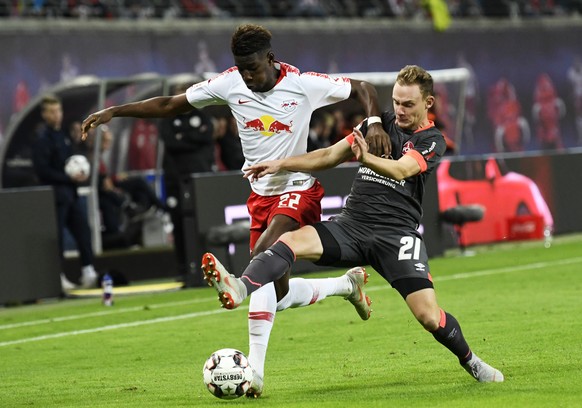 Leipzig&#039;s Nordi Mukiele, left, challenges for the ball against Nuremberg&#039;s Federico Palacios during the German first division Bundesliga soccer match between RB Leipzig and 1. FC Nuremberg i ...