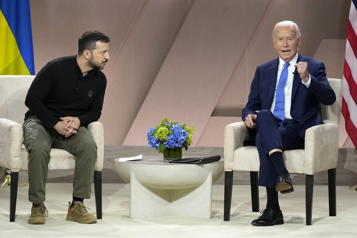 ARCHIV - 11.07.2024, USA, Washington: US-Präsident Joe Biden spricht während eines Treffens mit dem ukrainischen Präsidenten Wolodymyr Selenskyj am Rande des Nato-Gipfels in Washington. (zu dpa: «Sele ...