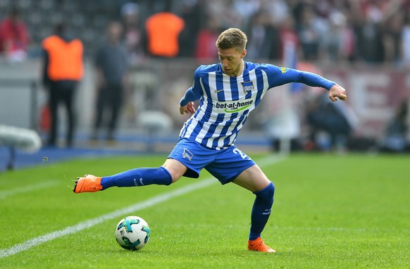 Mitchell Weiser (Hertha BSC), am Ball Hertha BSC Berlin - 1.FC Köln 1. Bundesliga 2017/2018, 1. BL, 1. Bundesliga, DFL, Fußball, Fussball, soccer, Herren, Männer, Maenner, Deutschland, Germany Berlin, ...