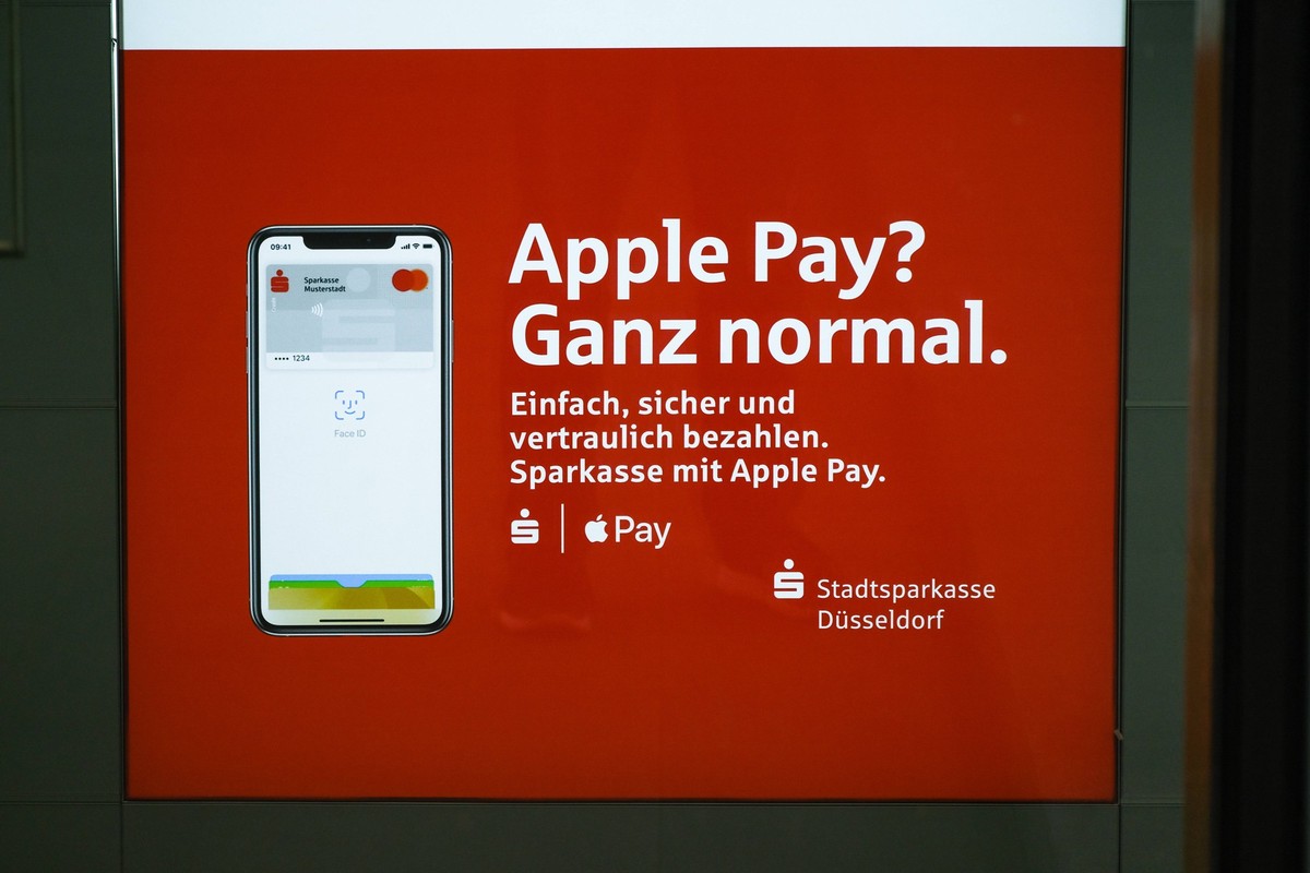 D�sseldorf 21.07.2021 Sparkasse Stadtsparkasse Logo Schriftzug SB-Center Applepay Apple Pay Girocard D�sseldorf Nordrhein-Westfalen Deutschland *** D�sseldorf 21 07 2021 Sparkasse Stadtsparkasse Logo  ...