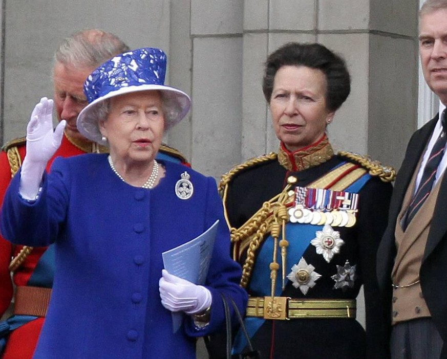 Bildnummer: 59839607 Datum: 15.06.2013 Copyright: imago/Paul Marriott
. . Trooping the Colour . . 15.06.2013 Camilla Duchess of Cornwall, Prince Charles, HM The Queen Elizabeth II, Princess Anne Prin ...