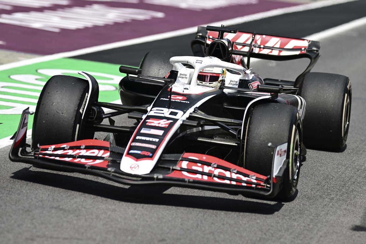 ARCHIV - 30.06.2024, Österreich, Spielberg: Motorsport: Formel-1-Weltmeisterschaft, Grand Prix von Österreich: Der deutsche Haas-Pilot Nico Hülkenberg kommt zum Boxenstopp auf dem Red Bull Ring. (zu d ...