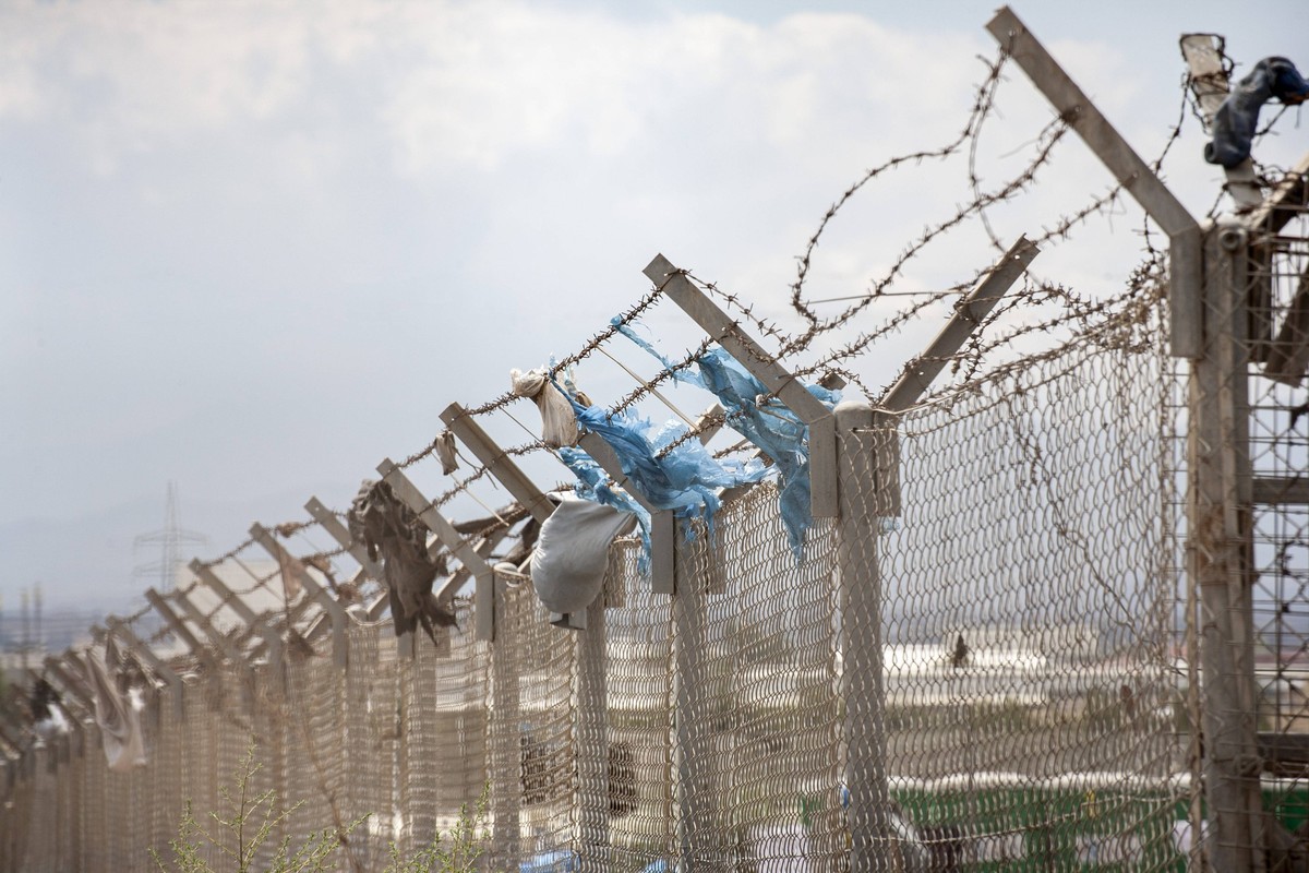 Pournara Fl�chtlingslager in Zypern *** Pournara refugee camp in Cyprus Die Inselrepublik Zypern verzeichnet die h�chste Anzahl an Asylantr�gen gemessen an der Bev�lkerungszahl in der Europ�ischen Uni ...