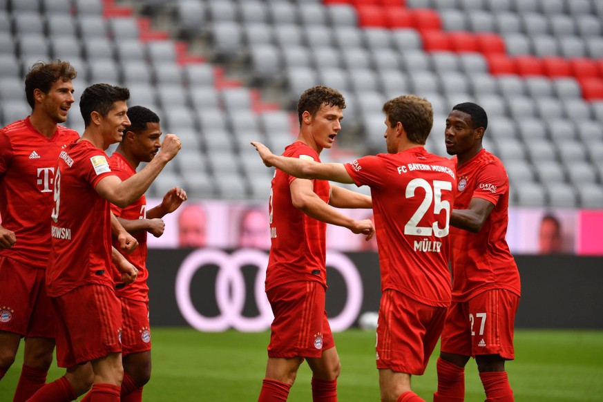 FC BAYERN MUENCHEN-FORTUNA DUESSELDORF, 30.05.2020 Torschuetze Benjamin PAVARD, 3. v. r. M Torjubel nach 1:0 mit Robert LEWANDOWSKI M, Serge GNABRY M Thomas MUELLER M�ller, M David ALABA M Fussball: 1 ...