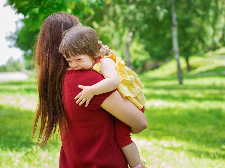 Mother holding crying baby girl with tears Copyright: xFascinadorax Panthermedia28259723