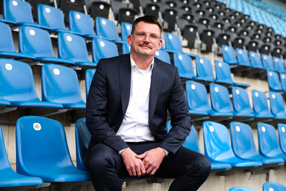 Aufsichtsratsvorsitzender Matthias Niedung 1. FC Magdeburg - 2. Fu�ball Bundesliga Saison 2023-2024 Pressekonferenz in der MDCC Arena in Magdeburg zur Vorstellung des neuen kaufm�nnischen Gesch�ftsf�h ...