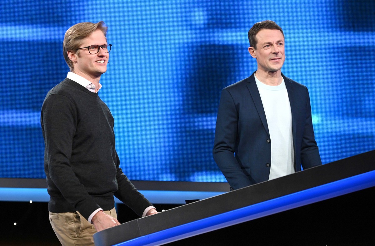 ARD GEFRAGT - GEJAGT FOLGE 781, "Alexander Bommes präsentiert beliebtes Quizformat", am Freitag (12.07.24) um 18:00 Uhr im ERSTEN.
Moderator Alexander Bommes (r.) mit dem Kandidaten Vincent- ...