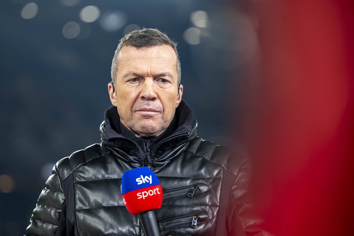 30.11.2024: Fu�ball: Borussia Dortmund - FC Bayern M�nchen, 12. Spieltag im Signal-Iduna-Park. Sky Experte Lothar Matth�us mit Mikrofon. WICHTIGER HINWEIS: Gem�� den Vorgaben der DFL und des DFB ist e ...