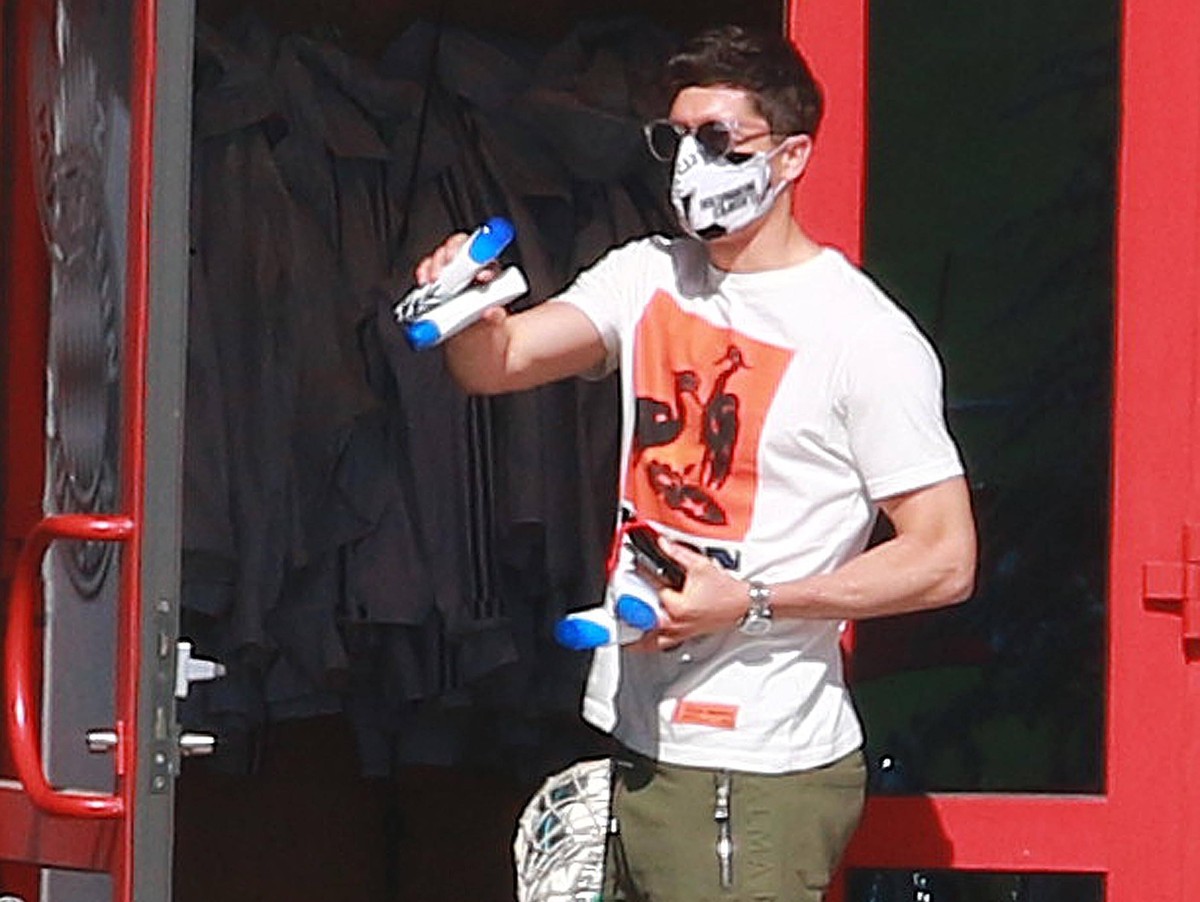 Sport Bilder des Tages Robert Lewandowski, mit Mundschutzmaske und Sonnencreme, auf dem Weg in die Kabine / Fussball / FC Bayern M