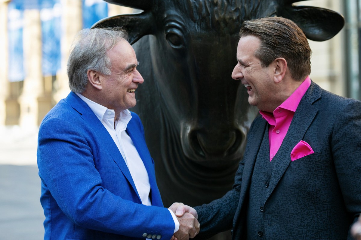 Georg Kofler und Ralf Dümmel sind hier bei der Frankfurter Börse zu sehen.