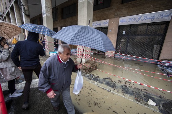 Italien, Hochwasser nach Starkregen in Bologna Bad weather: due to heavy rainfall, Bologna is also on red alert the Ravone canal overflows for the third time in fifteen days, flooding via Saffi. Edito ...