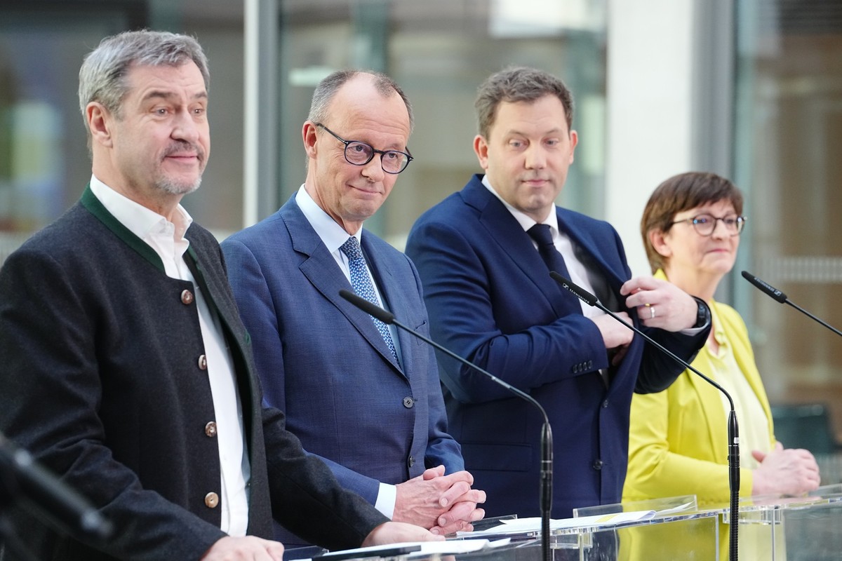 ARCHIV - 08.03.2025, Berlin: Markus Söder, (CSU), Ministerpräsident von Bayern und CSU Vorsitzender, Friedrich Merz, Unions-Kanzlerkandidat und CDU-Bundesvorsitzender, Lars Klingbeil, SPD-Fraktions- u ...