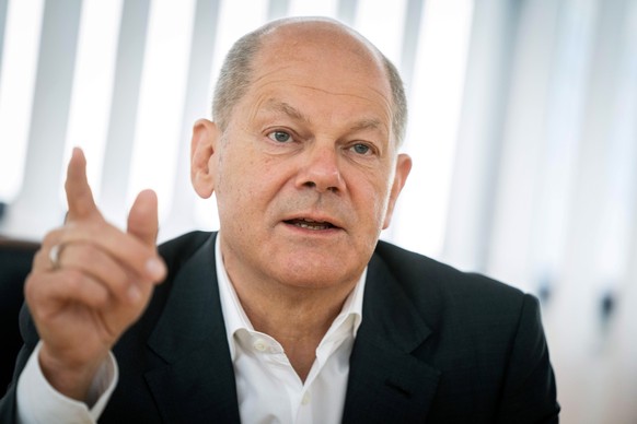 08.07.2021, Berlin: Olaf Scholz, SPD-Kanzlerkandidat und Bundesminister der Finanzen, spricht in einem Interview in der SPD-Parteizentrale mit Journalisten der Deutschen Presse-Agentur. (zu dpa &quot; ...