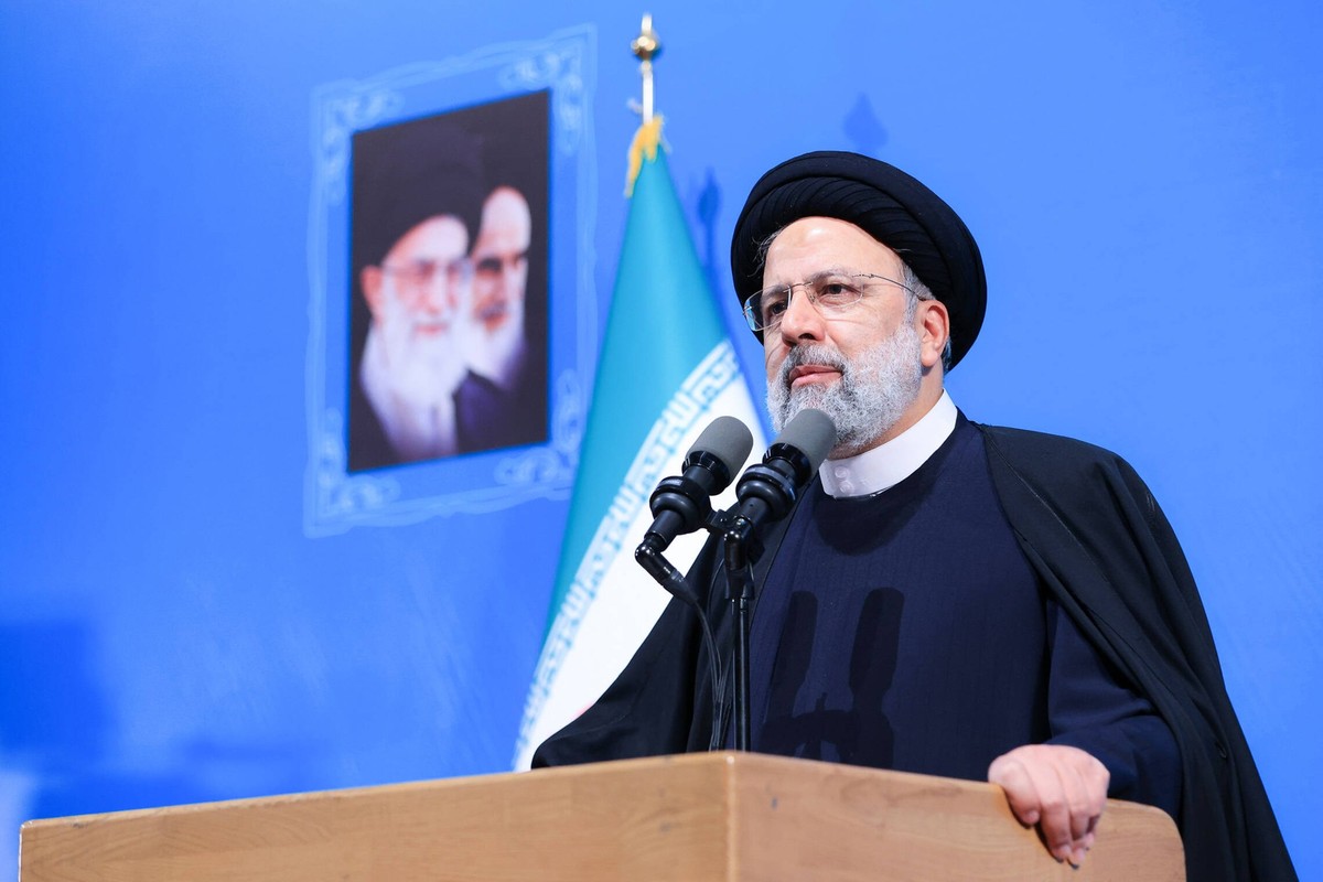 Iran, Pr�sident Ebrahim Raisi spricht vor Studenten am Studententag in Teheran December 7, 2022, Tehran, Tehran, Iran: This handout picture provided by the Iranian presidency shows Iran s President EB ...