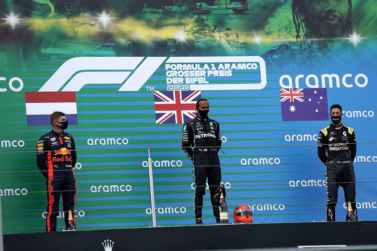 Formula 1 Aramco Grosser Preis der Eifel 2020 / 11.10.2020, Nürburgring, Nürburg, Formula 1 Aramco Grosser Preis der Eifel 2020 , im Bild Podium: Sieger Lewis Hamilton GB 44, Mercedes-AMG Petronas F1 ...