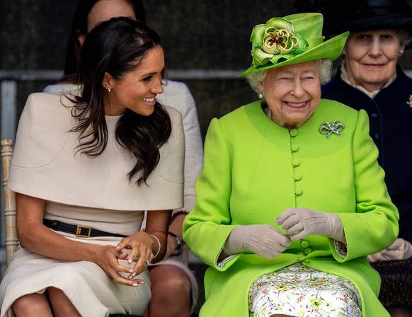 PAP05222558 8 September 2022. ARCHIVE PIC: 14 June 2018. Queen Elizabeth II and Meghan, Duchess of Sussex visit the Catalyst Museum by the Mersey Gateway Bridge in Widnes. Credit: GoffPhotos.com Ref:  ...