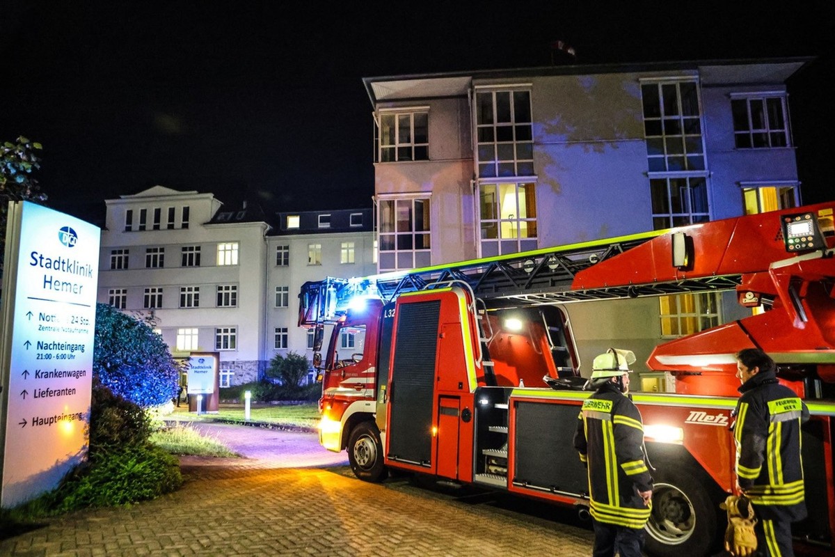 04.08.2023, Nordrhein-Westfalen, Hemer: Einsatzkr