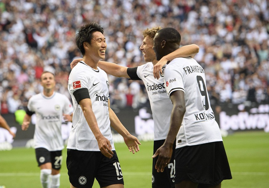 Jubel Daichi KAMADA F nach seinem Tor zum 1:0, v.l. Daichi KAMADA F, Jesper LINDSTROEM LindströmF, Randal KOLO MUANI F Fussball 1. Bundesliga, 05.Spieltag, Eintracht Frankfurt F - RB Leipzig K, am 03. ...