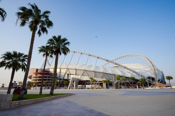 220812 -- DOHA, Aug. 12, 2022 -- Photo taken on Aug. 8, 2022 shows the exterior view of Khalifa International Stadium which will host the 2022 FIFA World Cup, WM, Weltmeisterschaft, Fussball matches i ...