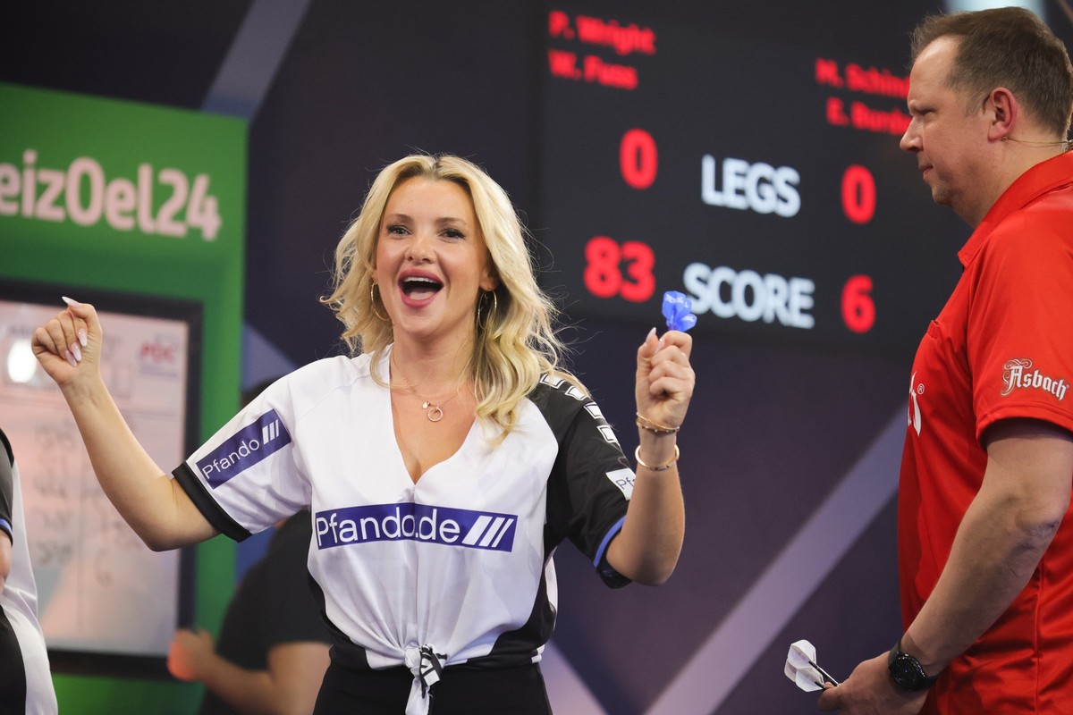 DUESSELDORF, GERMANY - JANUARY 05: Evelyn Burdecki celebrates during the Promi Darts WM 2025 at Maritim Hotel on January 05, 2025 in Duesseldorf, Germany. After the PDC Darts World Championships at th ...