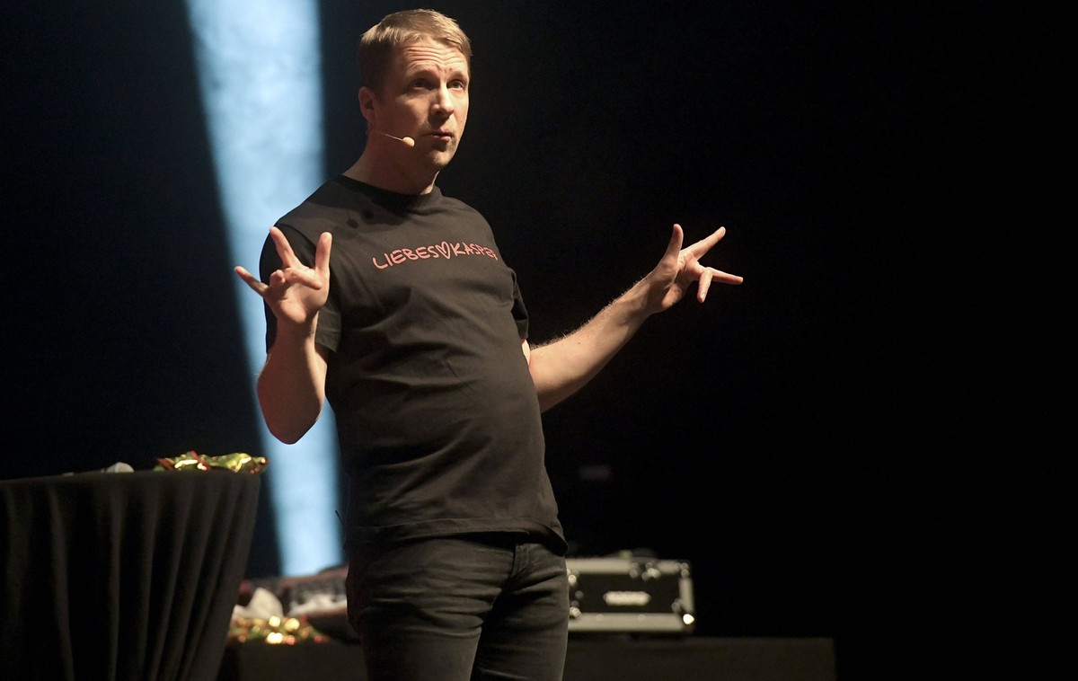 Oliver Pocher mit seiner Show Liebeskasper live in der Swiss Life Hall. Hannover, 20.01.2024 *** Oliver Pocher with his show Liebeskasper live at the Swiss Life Hall Hannover, 20 01 2024 Foto:xN.xHeus ...