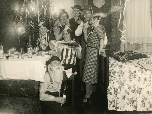 Weihnachten GER, 20160101, Aufnahme ca. 1928, Party

Christmas ger Recording Approx 1928 Party