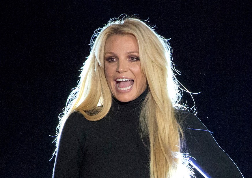 ARCHIV - 18.10.2018, USA, Las Vegas: Britney Spears steht auf der B