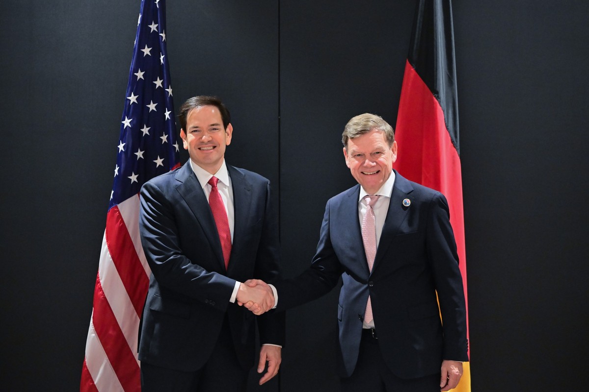 ARCHIV - 15.05.2025, Türkei, Belek: Johann Wadephul (CDU, r), Bundesaußenminister, und Marco Rubio, Außenminister der Vereinigten Staaten, nehmen an einem Gespräch im Rahmen eines informellen Treffens ...