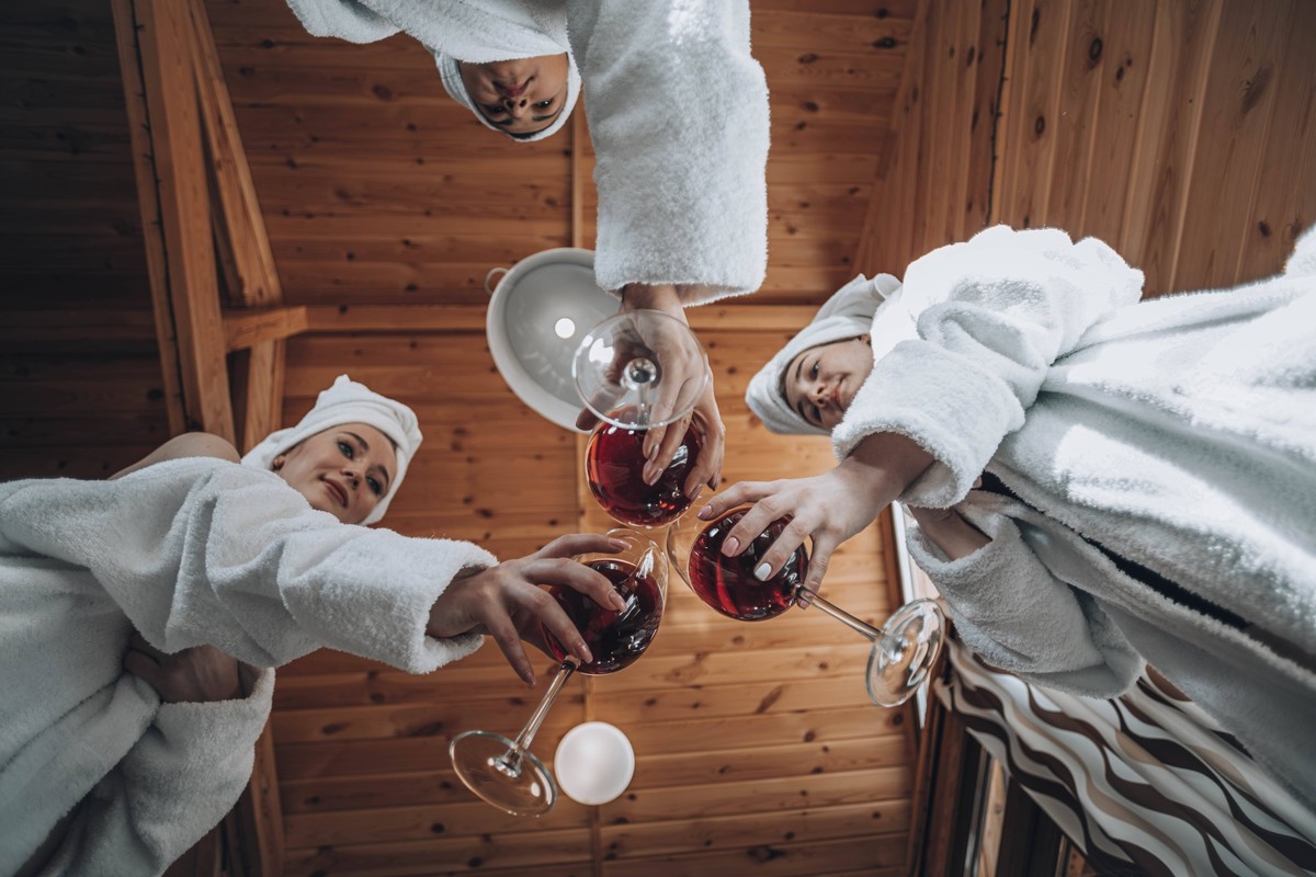 Friends wearing bathrobes and toasting wine at sauna model released, Symbolfoto property released, ADF00289