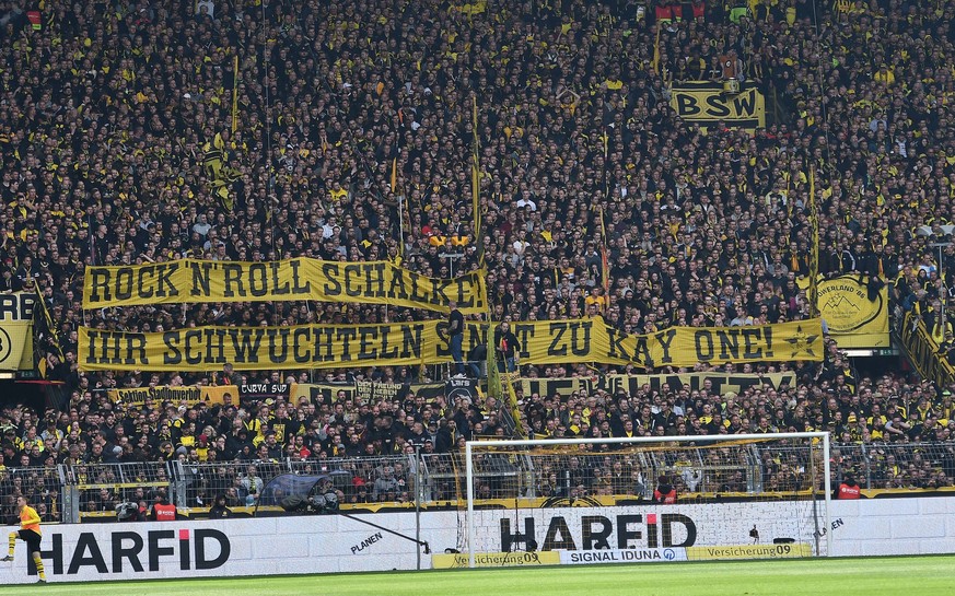 27.04.2019, xfux, Fussball 1.Bundesliga, Borussia Dortmund - FC Schalke 04 emspor, v.l. BVB Fanplakate (DFL/DFB REGULATIONS PROHIBIT ANY USE OF PHOTOGRAPHS as IMAGE SEQUENCES and/or QUASI-VIDEO) Dortm ...