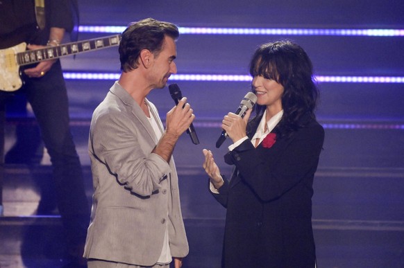 Florian Silbereisen und Nena in der TV Show Das grosse Schlagerjubiläum 2022 - Auf die nächsten 100 im Studio 3 der Media City. Leipzig, 21.10.2022 *** Florian Silbereisen and Nena in the TV show Das  ...