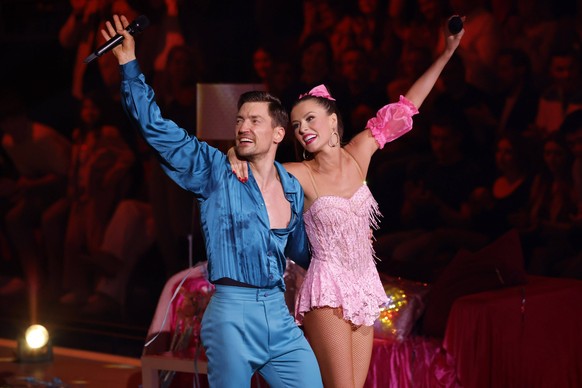 El gimnasta artístico Philip Bowie y la bailarina Patricia Ionel en el final de la temporada 16 del espectáculo de danza Let's Dance de RTL en el MMC Coloneum.  La pareja de baile terminó en tercer lugar de la temporada de este año.  Colonia,...