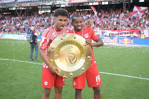 Mohamed Camara (r.) – hier mit Karim Adeyemi – gewann das österreichische Double sogar dreimal.