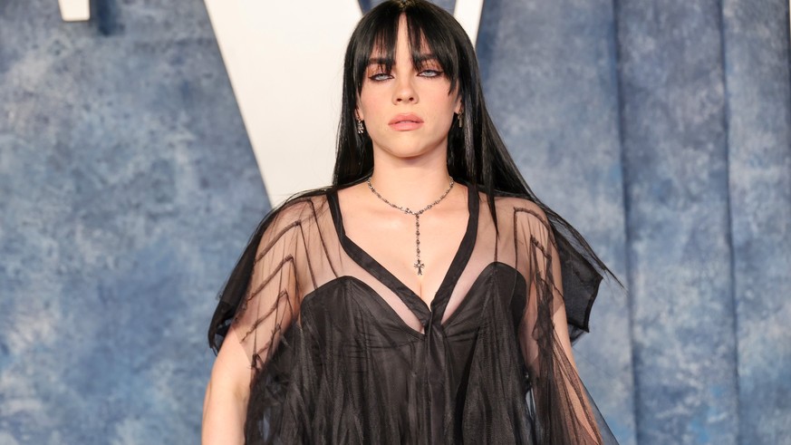 BEVERLY HILLS, CALIFORNIA - MARCH 12: Billie Eilish attends the 2023 Vanity Fair Oscar Party Hosted By Radhika Jones at Wallis Annenberg Center for the Performing Arts on March 12, 2023 in Beverly Hil ...