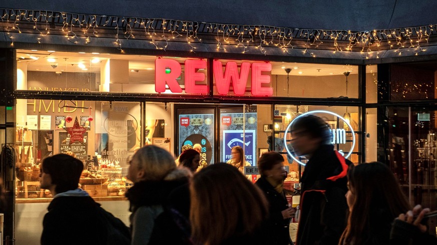 Rewe sorgt mit einer fragwürdigen Werbekampagne für Häme