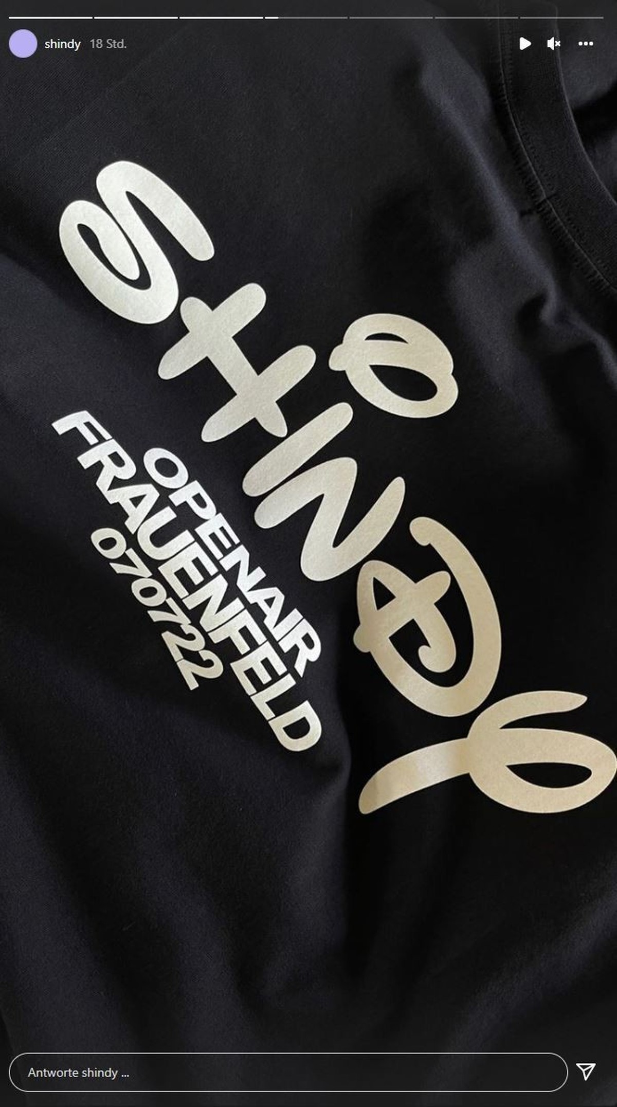 Shindy zeigte das Ergebnis seiner T-Shirt-Aktion.